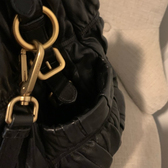 💯 Authentic Prada Black Leather cross/shopping bag - Picture 4 of 15